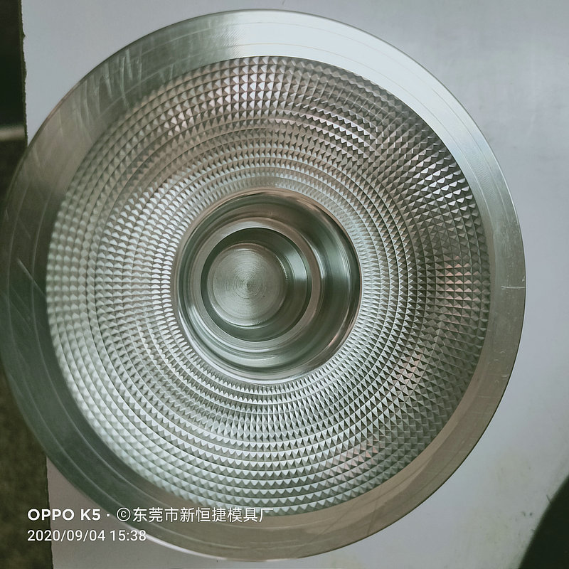 燈(deng)罩(zhao)糢(mo)具(ju)15